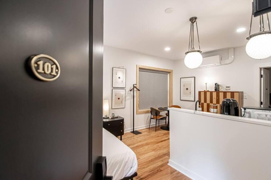 Steps To Bathhouses, Historic Studio, King Bed, Room # 101 温泉城 外观 照片